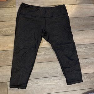 Lululemon Zippered Capri Leggings 12